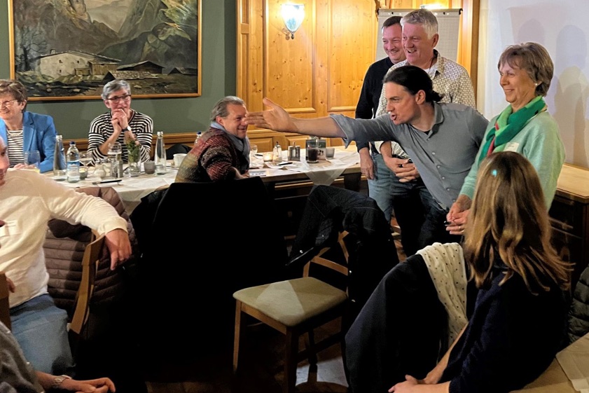 Sebastian Frankenberger in seinem Element beim Gästeführer-Treffen des Landkreises Pfaffenhofen. Foto: Daria Chernova