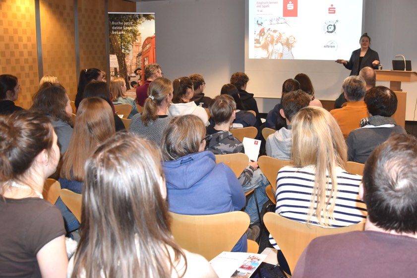 Katrin Versieren stellte die Sprachreisen im Detail vor.