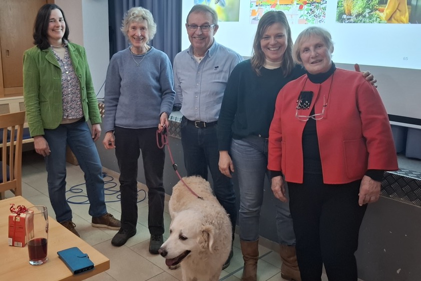 Referentin Ulrike Windsperger (von rechts), Ortsgruppen-Vorsitzende Bettina Markl, Ortsgruppen-Gründer Josef Schweigard, Kinder-Gruppen-Leiterin Margret Hilbig und Kräuter-Pädagogin Martina Freund. Foto: Sauer
