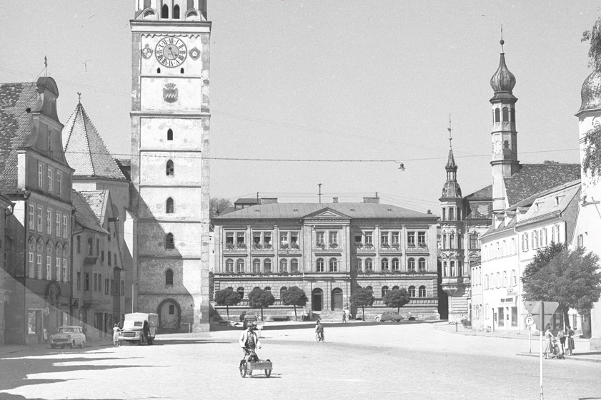 Ausschnitt aus dem Titel-Motiv zum 80-jährigen Bestehen der VHS im Landkreis Pfaffenhofen: Foto: VHS