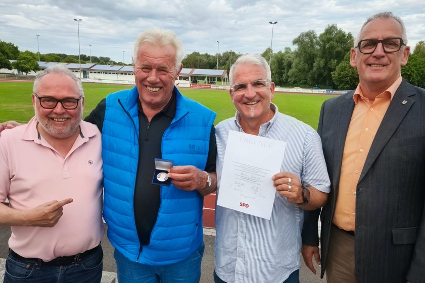 Von Links: Markus Käser (Chef des SPD-Kreisverbands), der Vohburger Altbürgermeister Martin Schmid, Oliver Rechenauer (Vorsitzender des SPD-Ortsvereins von Vohburg) und Hartmut Lederer (Dritter Bürgermeister von Vohburg). Foto: oh