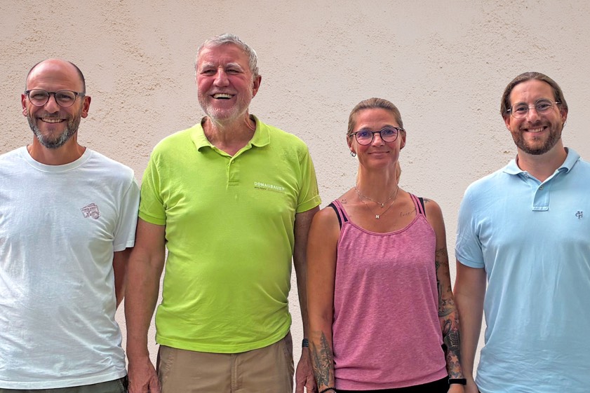 Von links: Thomas Göttler (neuer stellvertretender Obermeister), Andreas Donaubauer (bisheriger Obermeister), Alexandra Blazic (Geschäftsführung der Kreishandwerkerschaft) und Miguel Pérez Taboada (neuer Obermeister). Foto: Zimmerer-Innung Ingolstadt-Pfaffenhofen