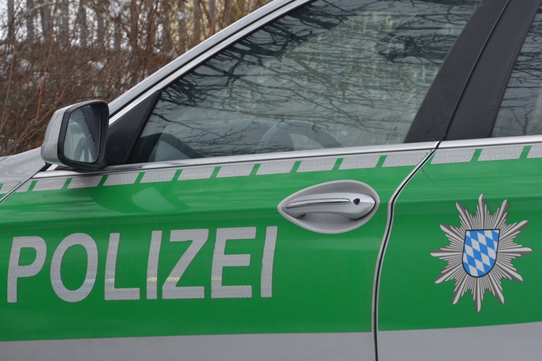 Heftige Windböe erfasst Auto-Gespann: Anhänger kracht gegen  Pkw-Frontscheibe - Pfaffenhofen Today
