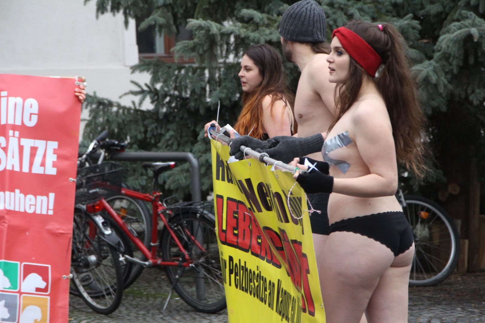 Frankfurter girl splitter nackt beim public viewing
